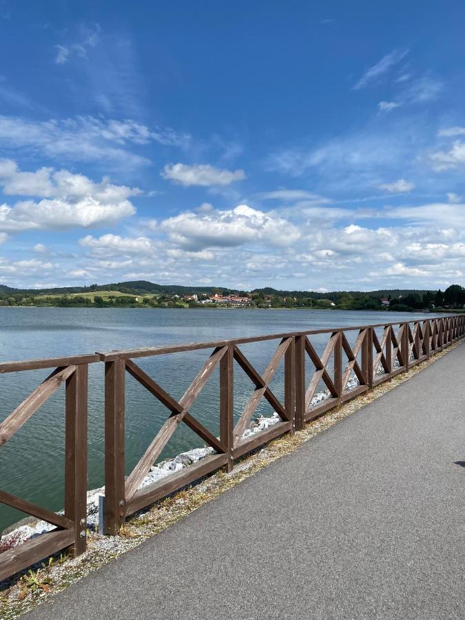 Na Brehu Lipna Cerna v Posumavi